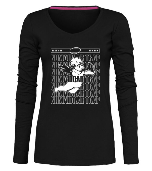  model  pe tricou