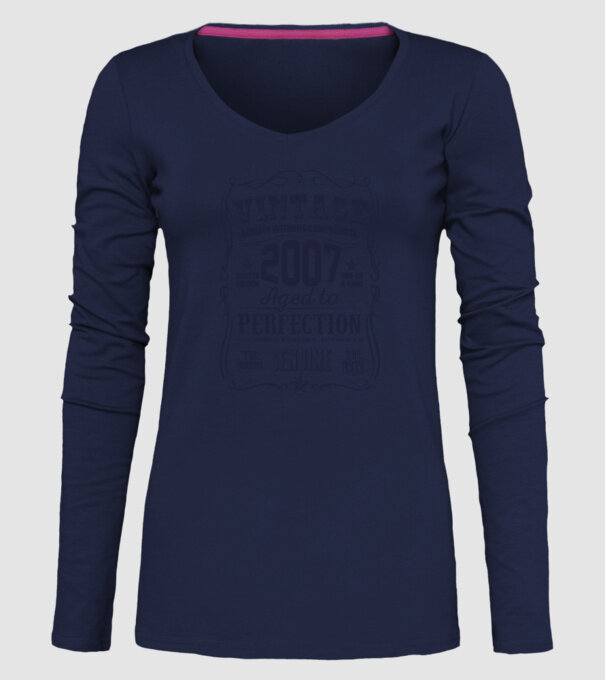 Vintage Perfection - 2007 model albastru închis pe tricou