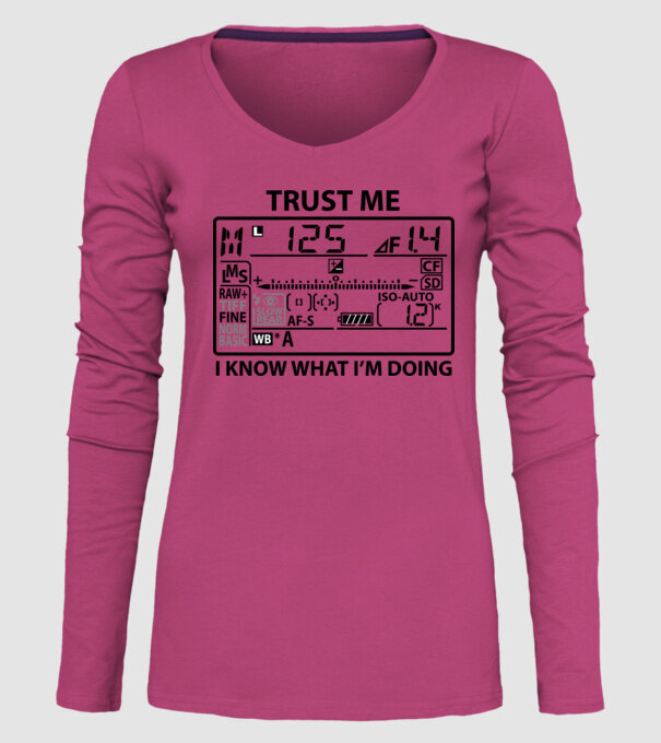 Trust me i'm a photographer model roz pe tricou