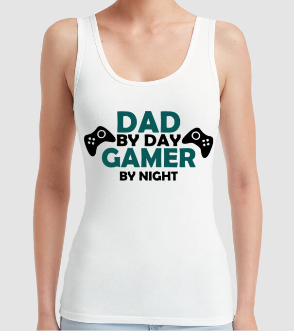 Dad by day gamer by night model alb pe tricou