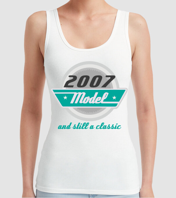 Model and still a classic - 2007 model alb pe tricou