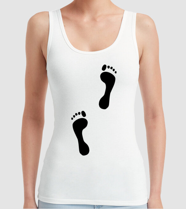 tălpi model alb pe tricou