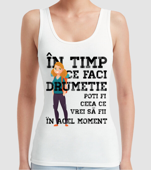 în timp ce faci drumeție poți fi ceea ce vrei să fii - în acel moment model alb pe tricou