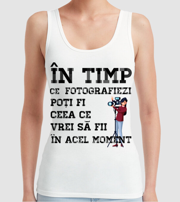 în timp ce fotografiezi poți fi ceea ce vrei să fii - în acel moment model alb pe tricou
