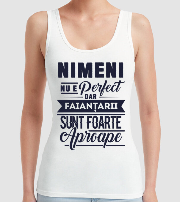 Nimeni nu e perfect, dar faianțarii sunt foarte aproape model alb pe tricou