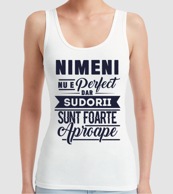 Nimeni nu e perfect, dar sudorii sunt foarte aproape model alb pe tricou