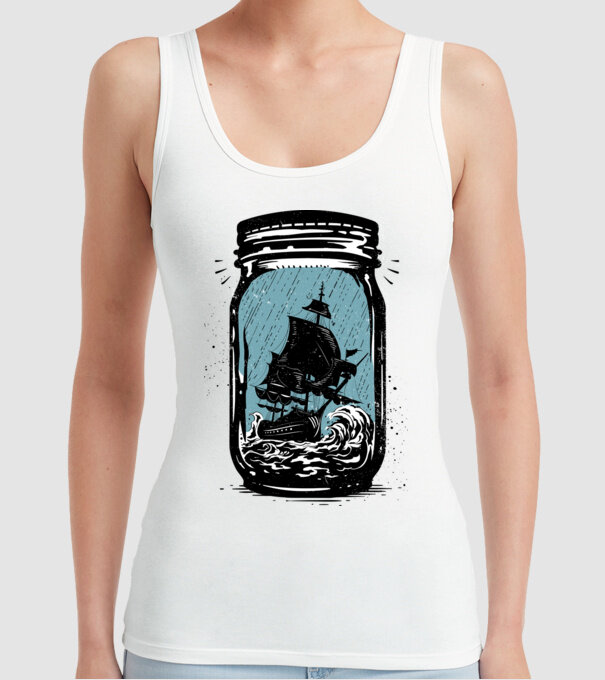 Trapped model alb pe tricou
