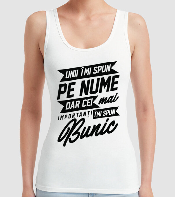 Unii îmi spun pe nume, dar cei mai importanți îmi spun bunic model alb pe tricou