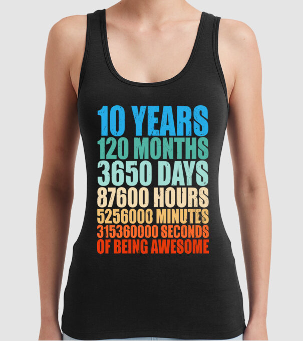 10 years of being awesome model negru pe tricou