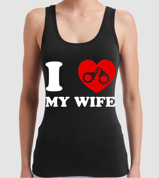 I love my wife model negru pe tricou