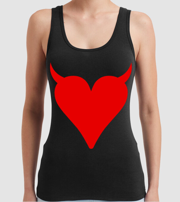 Inimă de diavol model negru pe tricou
