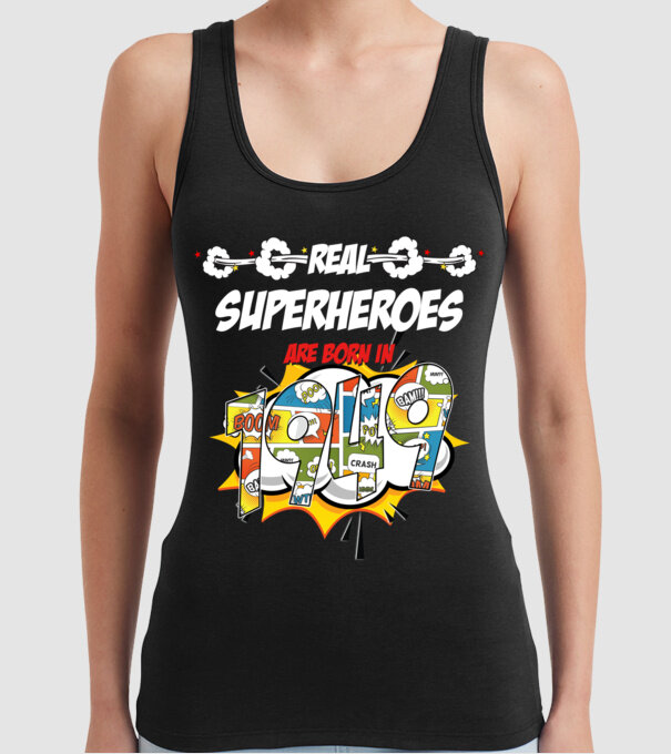 real superheroes are born in 1949 model negru pe tricou