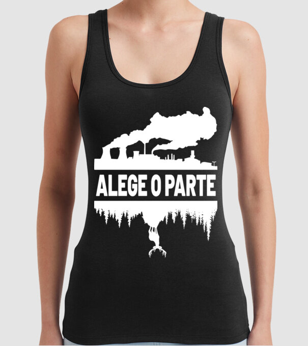 Alege o parte model negru pe tricou