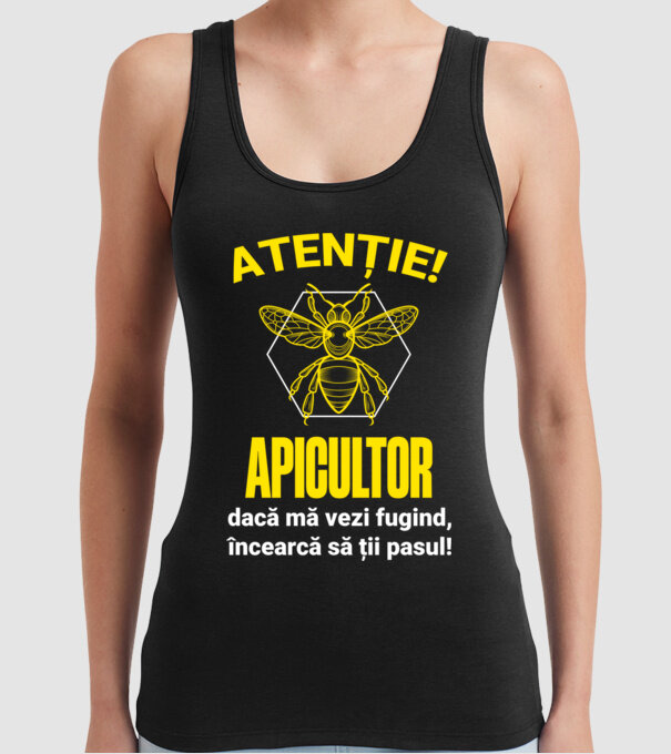 Atenție, apicultor! Dacă mă vezi fugind, încearcă să ții pasul! model negru pe tricou