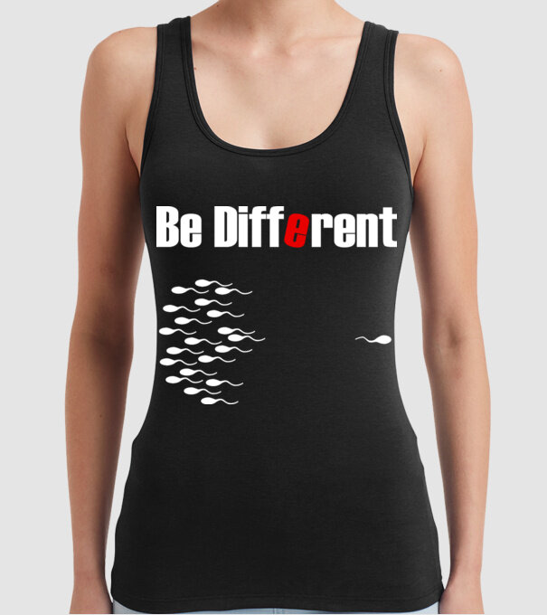 Be Different model negru pe tricou