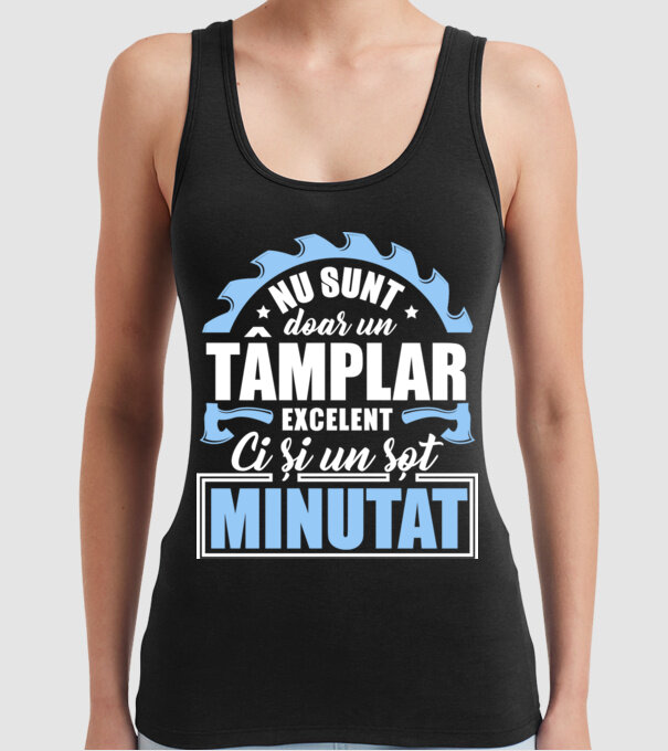 Nu sunt doar un tâmplar excelent, ci și un soț minunat! model negru pe tricou