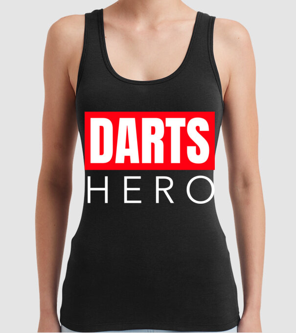 DARTS HERO model negru pe tricou