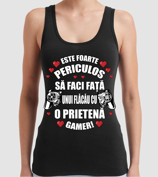 este foarte periculos să faci față unui flăcău cu o prietenă gamer! model negru pe tricou