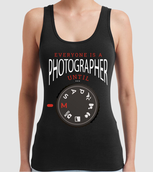 Everyone is a photographer until model negru pe tricou