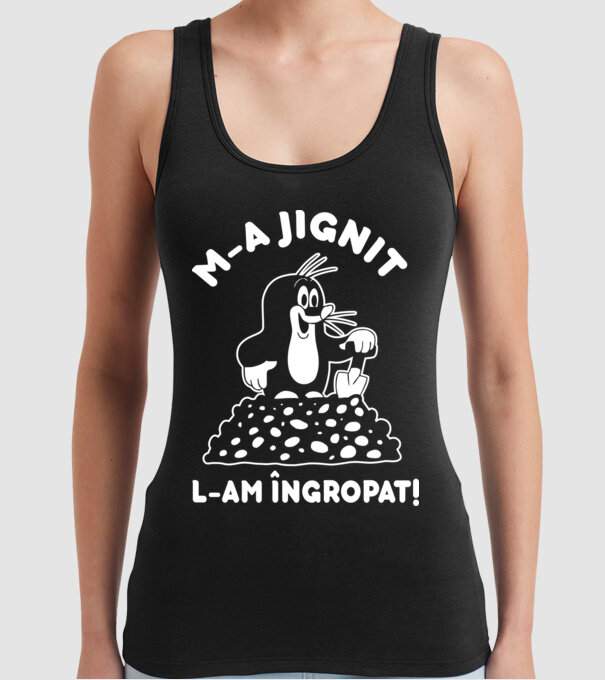 M-a jignit, l-am îngropat model negru pe tricou