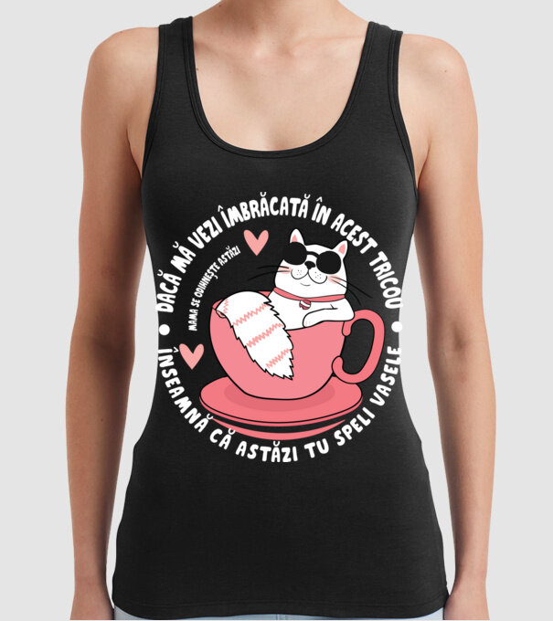Dacă o vezi îmbrăcată în acest tricou, înseamnă că astăzi tu speli vasele. Mama se odihnește astăzi. model negru pe tricou