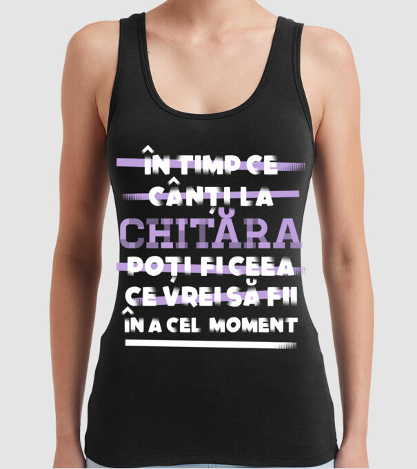 în timp ce cânți la chitară poți fi ceea ce vrei să fii - în acel moment model negru pe tricou