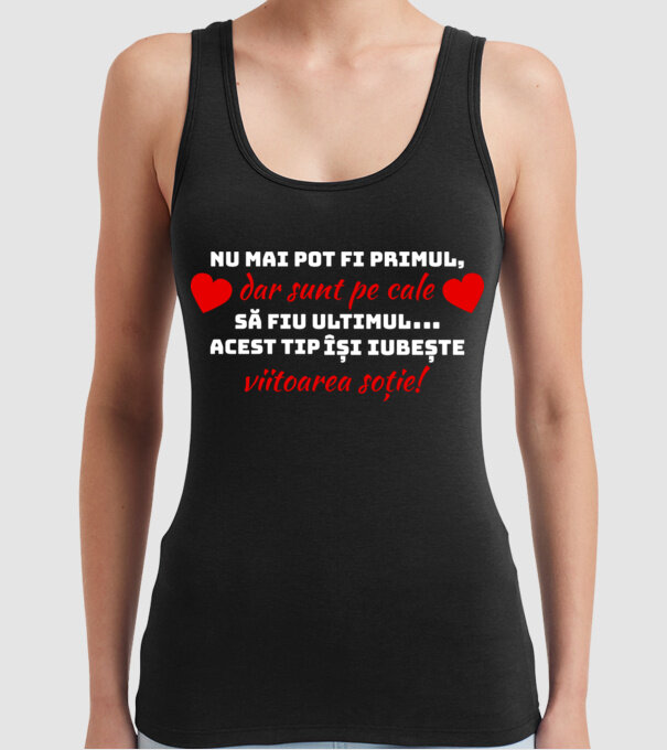 Nu mai pot fi primul dar sunt pe cale să fiu ultimul.. Acest tip își iubește viitoarea soție model negru pe tricou