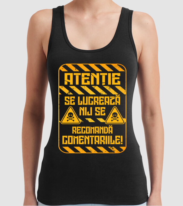 Nu se recomandă comentariile model negru pe tricou