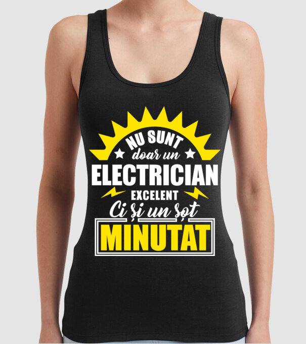 Nu sunt doar un electrician excelent, ci și un soț minunat! model negru pe tricou