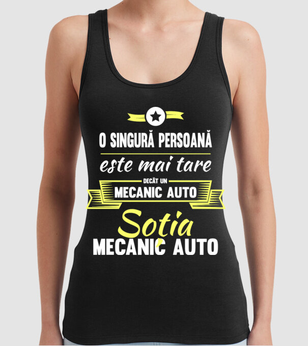 O singură persoană este mai tare decât un mecanic auto, soția mecanicului auto model negru pe tricou