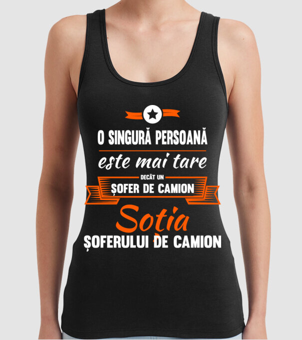 O singură persoană este mai tare decât un șofer de camion, soția șoferului de camion model negru pe tricou