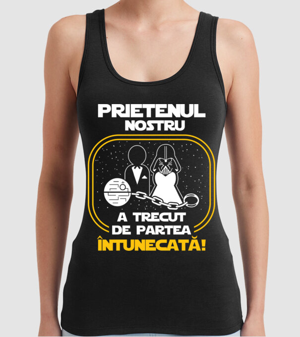 Prietenul nostru a trecut de partea întunecată model negru pe tricou
