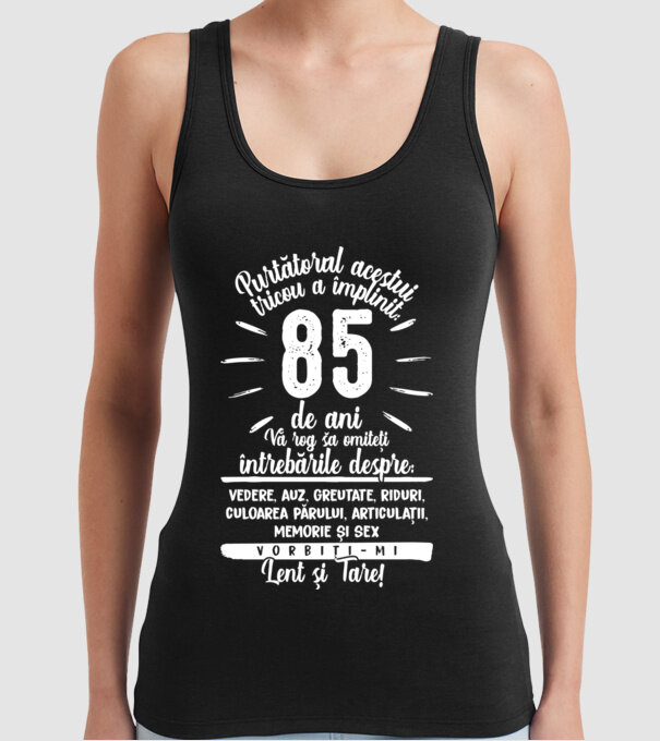 Purtătorul acestui tricou a împlinit: 85 de ani model negru pe tricou