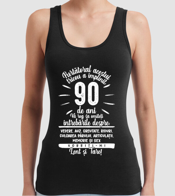Purtătorul acestui tricou a împlinit: 90 de ani model negru pe tricou