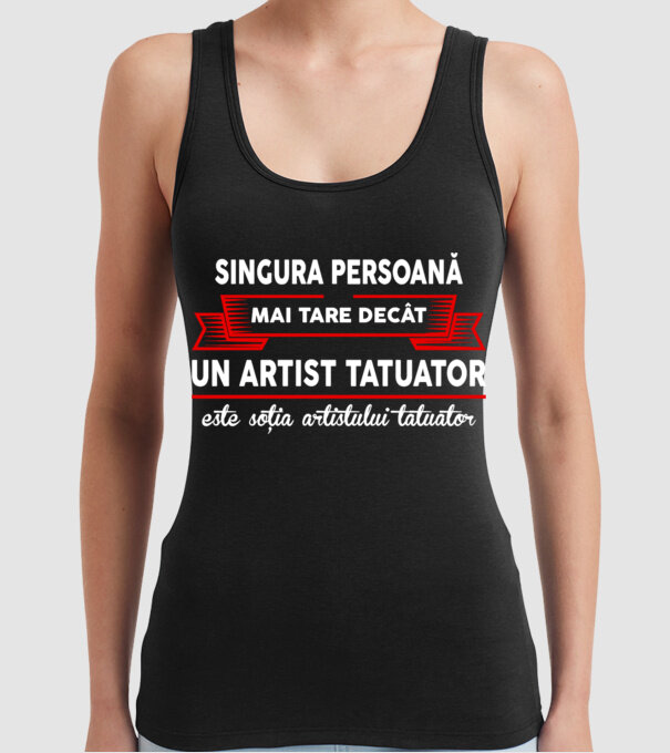 singura persoană mai tare decât un artist tatuator este soția artistului tatuator model negru pe tricou