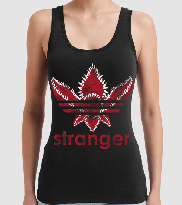 stranger things logo model negru pe tricou