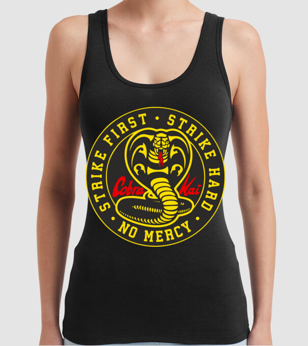 Strike first strike hard cobra kai model negru pe tricou