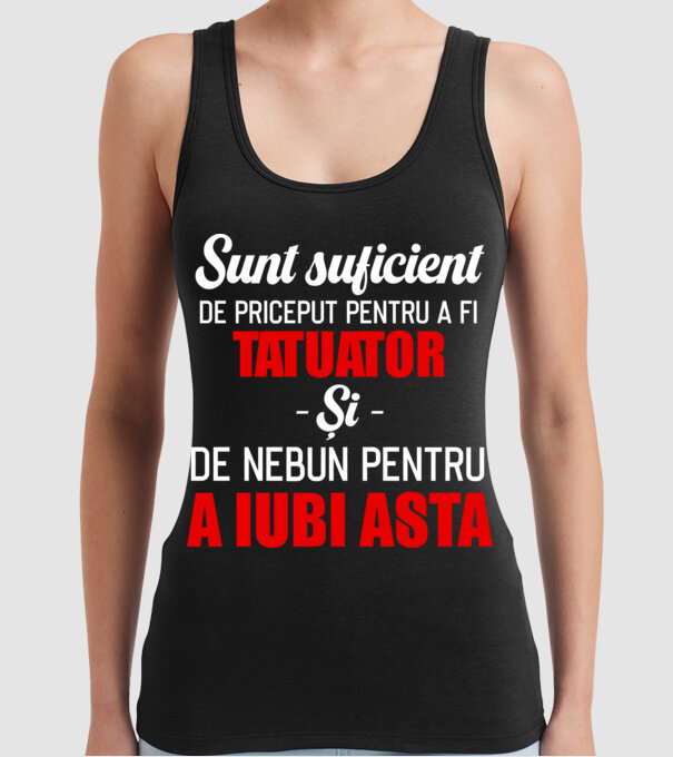 sunt suficient de priceput pentru a fi tatuator și suficient de nebun pentru a iubi asta model negru pe tricou
