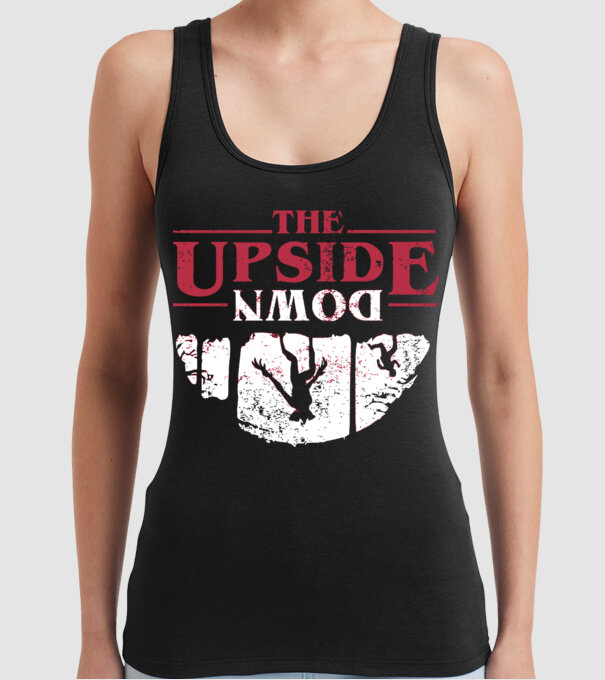 the upside down logo model negru pe tricou