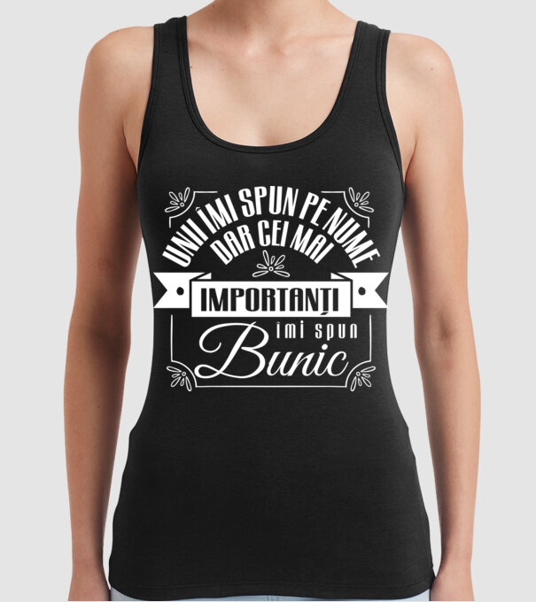 Unii îmi spun pe nume, dar cei mai importanți îmi spun bunic model negru pe tricou