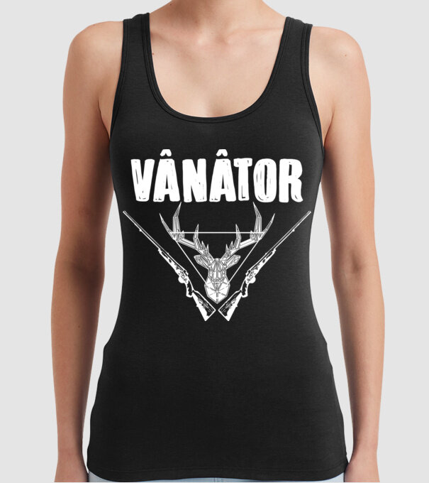 vânător model negru pe tricou