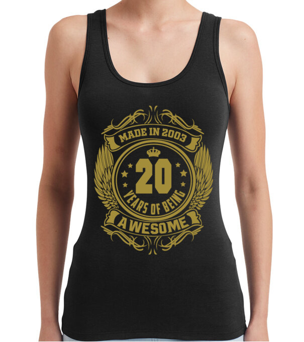  model  pe tricou