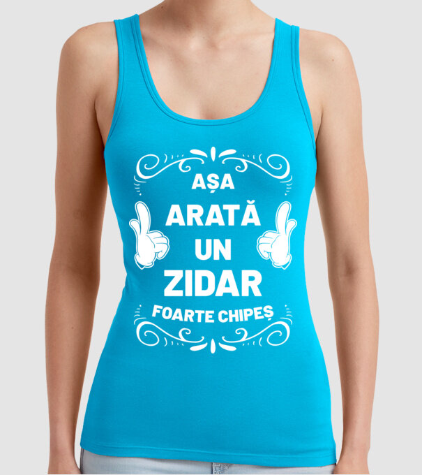 Așa arată un zidar foarte chipeș model turcoaz pe tricou