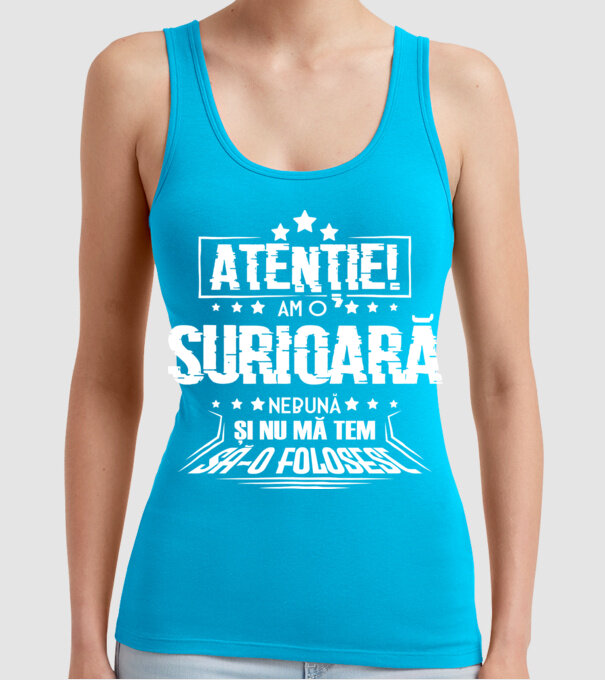 Atenție! Am o surioară nebună și nu mă tem să o folosesc. model turcoaz pe tricou