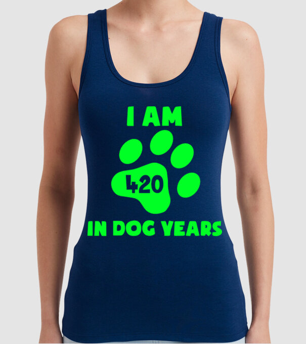 Dog Year - 420 model albastru închis pe tricou