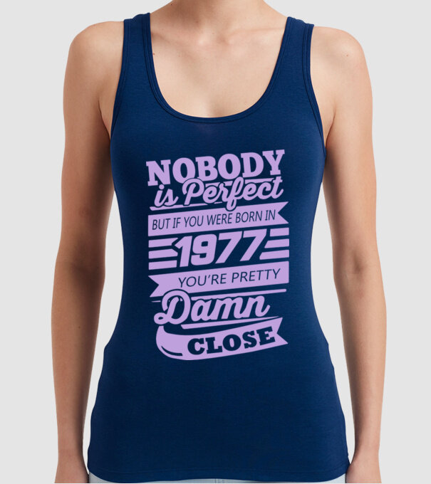 Nobody 1977 model albastru închis pe tricou