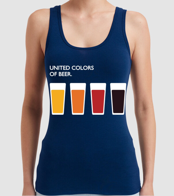 United Colors model albastru închis pe tricou