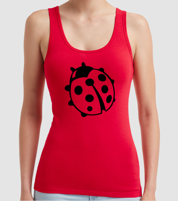 buburuză model roșu pe tricou