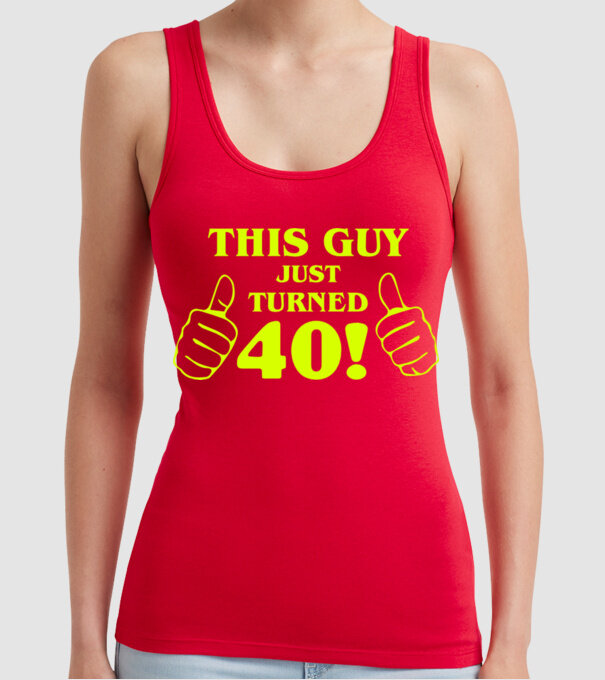 This guy just turned - 40 model roșu pe tricou