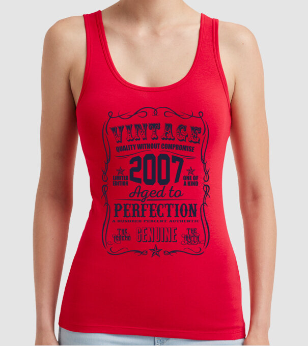 Vintage Perfection - 2007 model roșu pe tricou